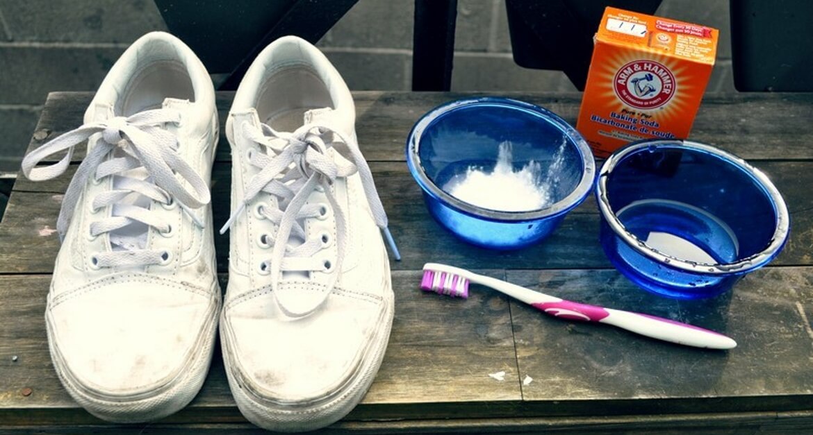 Чем чистить белую подошву кроссовок: от простых до сложных методов